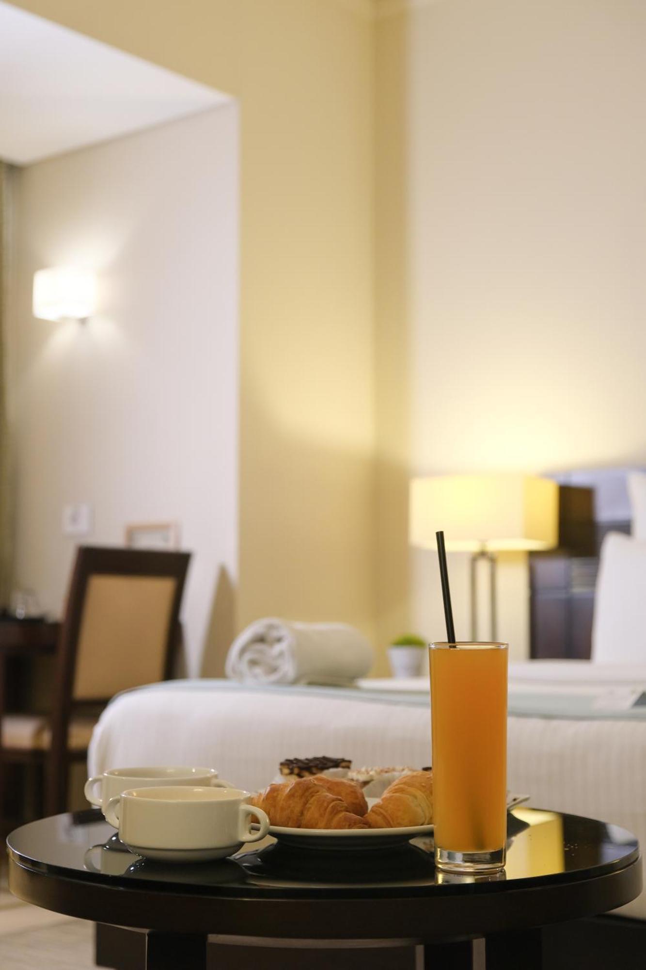 The Parisian Hotel Bejrút Kültér fotó